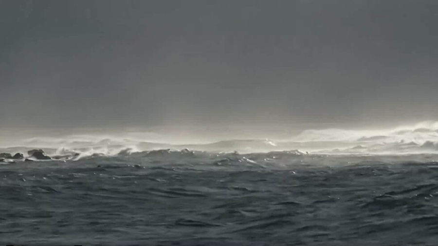 21 моряци оцеляха след инцидент с кораб в Черно море