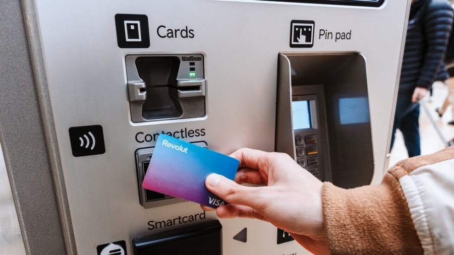 Киберексперт: Парите в Revolut са защитени след срива в Google Cloud